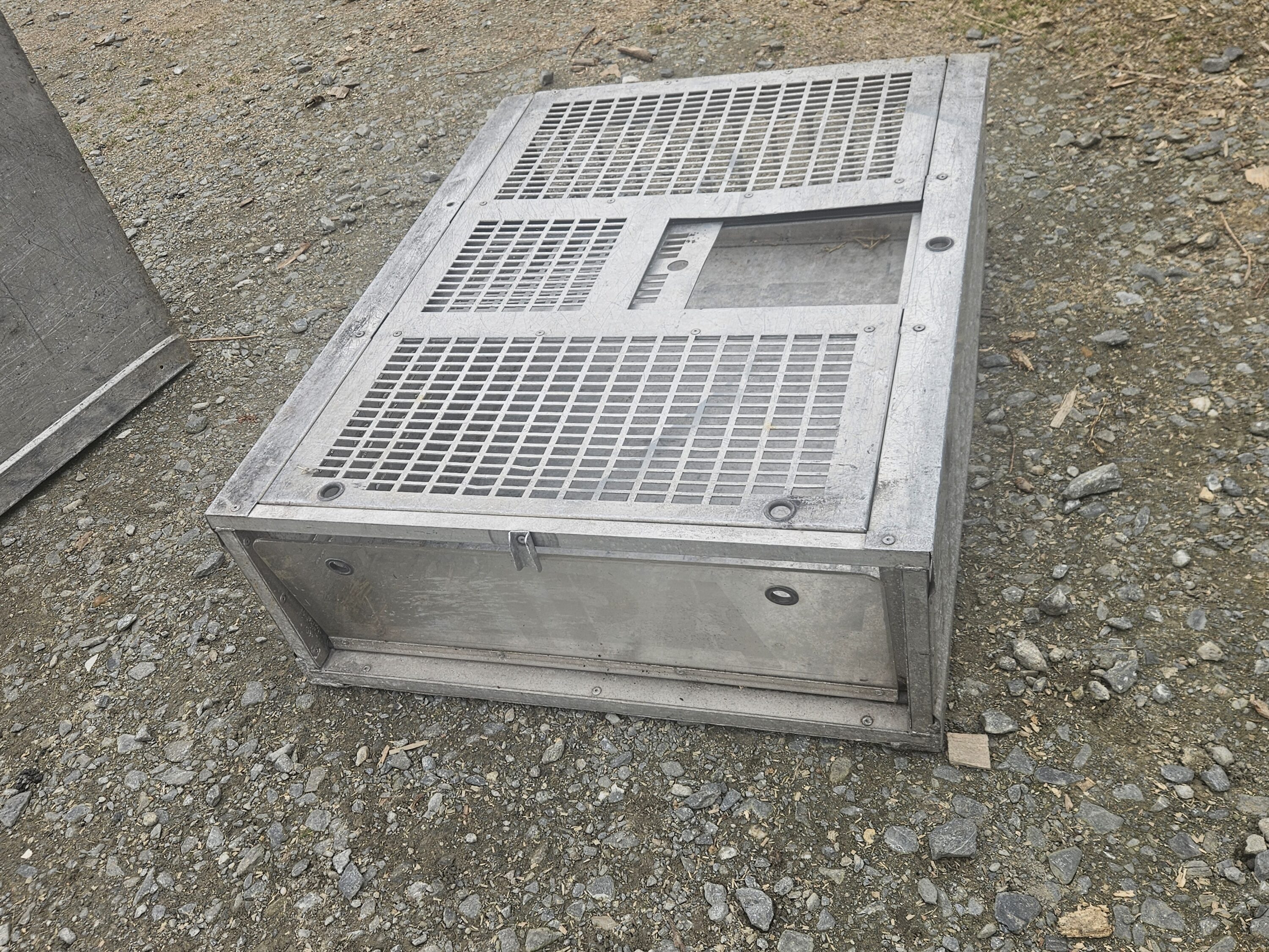 Aluminium Training Hamper - Used But In Great Condition - Made By Universal Pigeon Products - Image 4